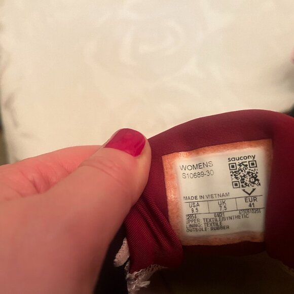 Saucony Endorphin Shift Running Shoes 9.5 - Picture 2 of 5